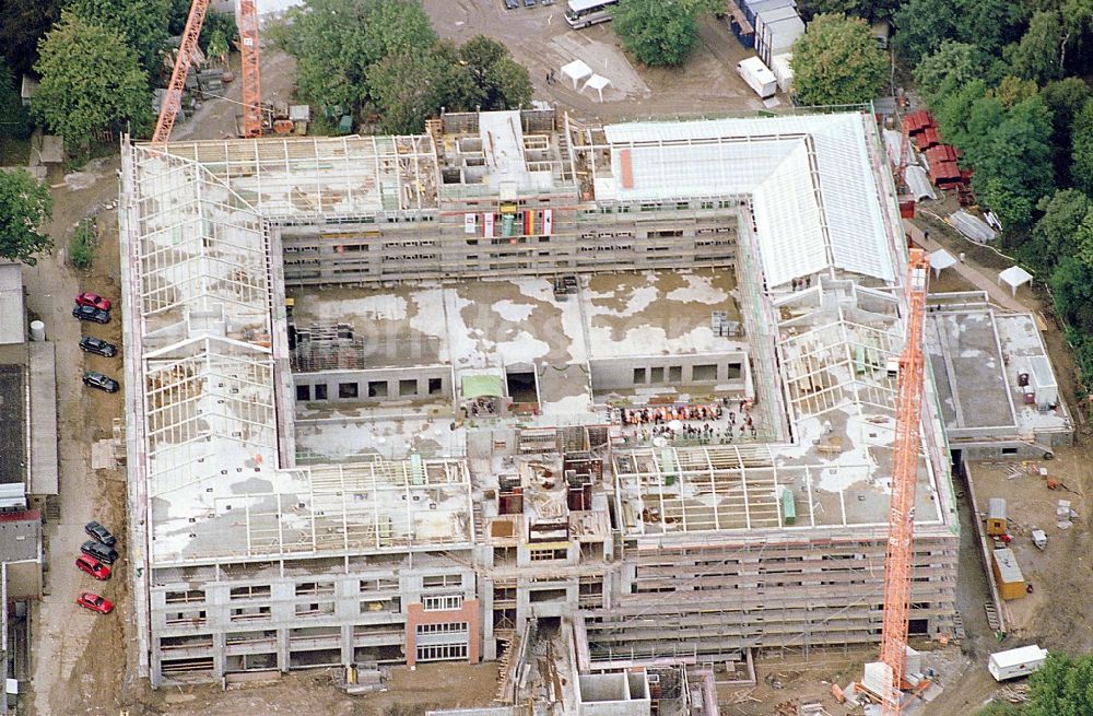 Aerial photograph Berlin - Construction site of Hospital grounds of the Clinic Park-Klinik Weissensee on Schoenstrasse in the district Weissensee in Berlin, Germany