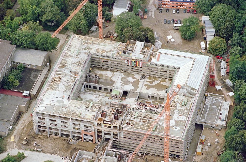 Berlin from above - Construction site of Hospital grounds of the Clinic Park-Klinik Weissensee on Schoenstrasse in the district Weissensee in Berlin, Germany