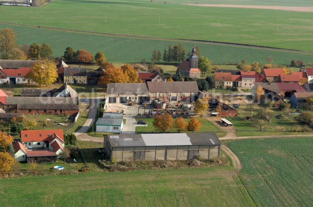 Aerial image Niederer Fläming - Blick auf den Ortsteil Riesdorf der Brandenburger Gemeinde Niederer Fläming im Landkreis Teltow-Fläming. Das Wahrzeichen des Dorfes ist die Dorfkirche, die ein rechteckiger spätgotischer Feldsteinbau aus dem 17. Jahrhundert ist.