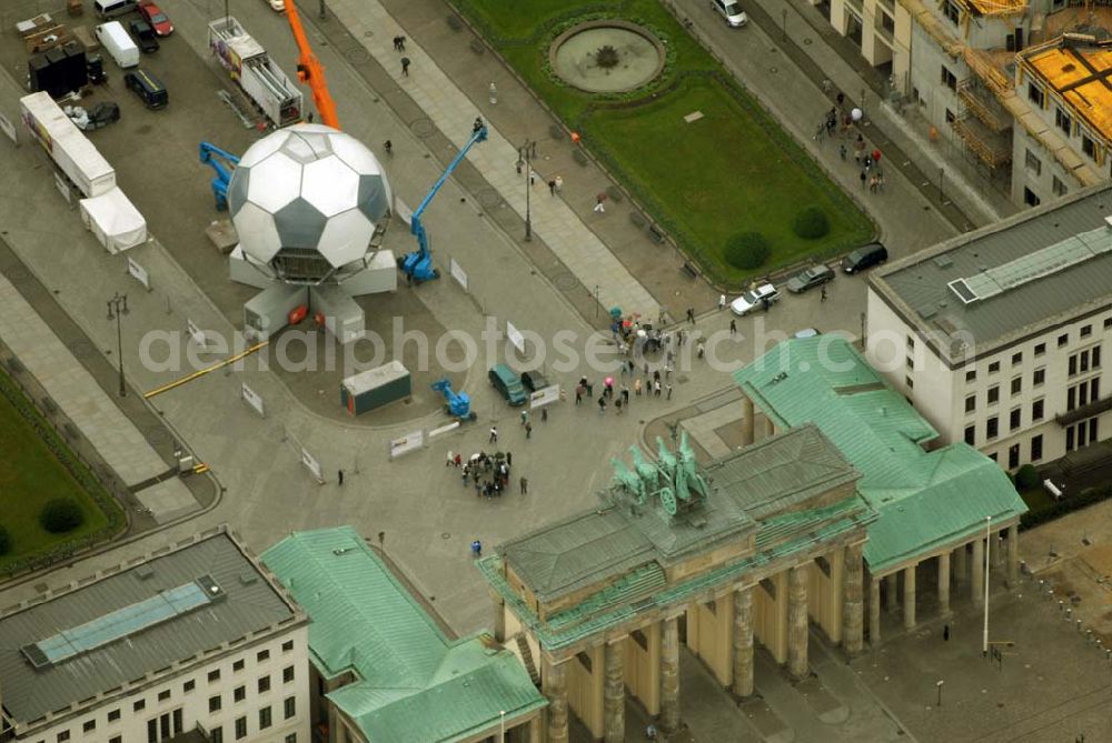 Berlin from above - Blick auf den Riesenfußball zur Weltmeisterschaft vor dem Brandenburger Tor