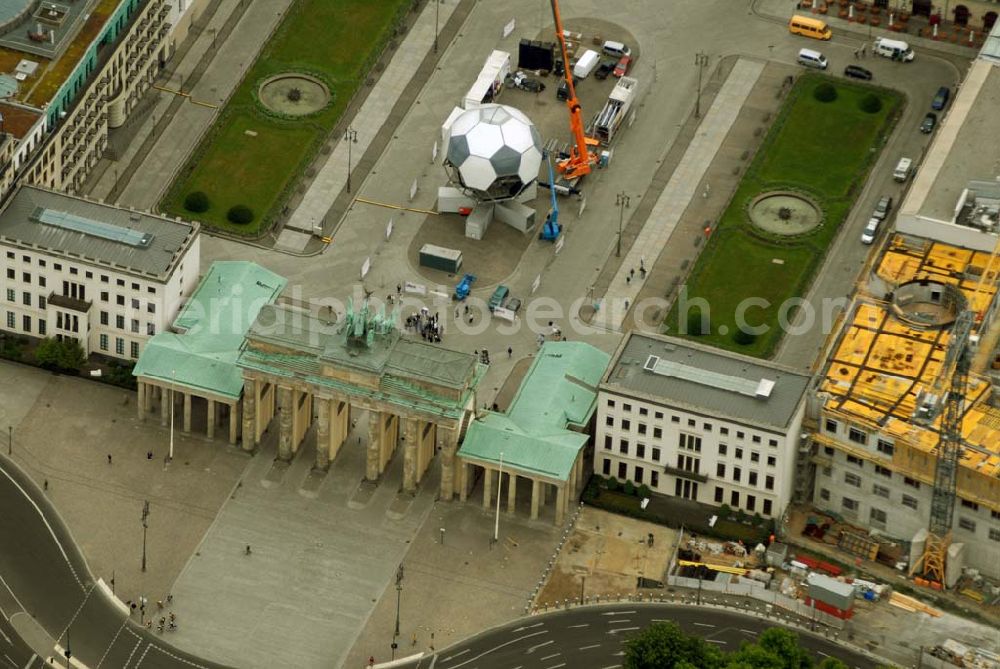 Aerial image Berlin - Blick auf den Riesenfußball zur Weltmeisterschaft vor dem Brandenburger Tor