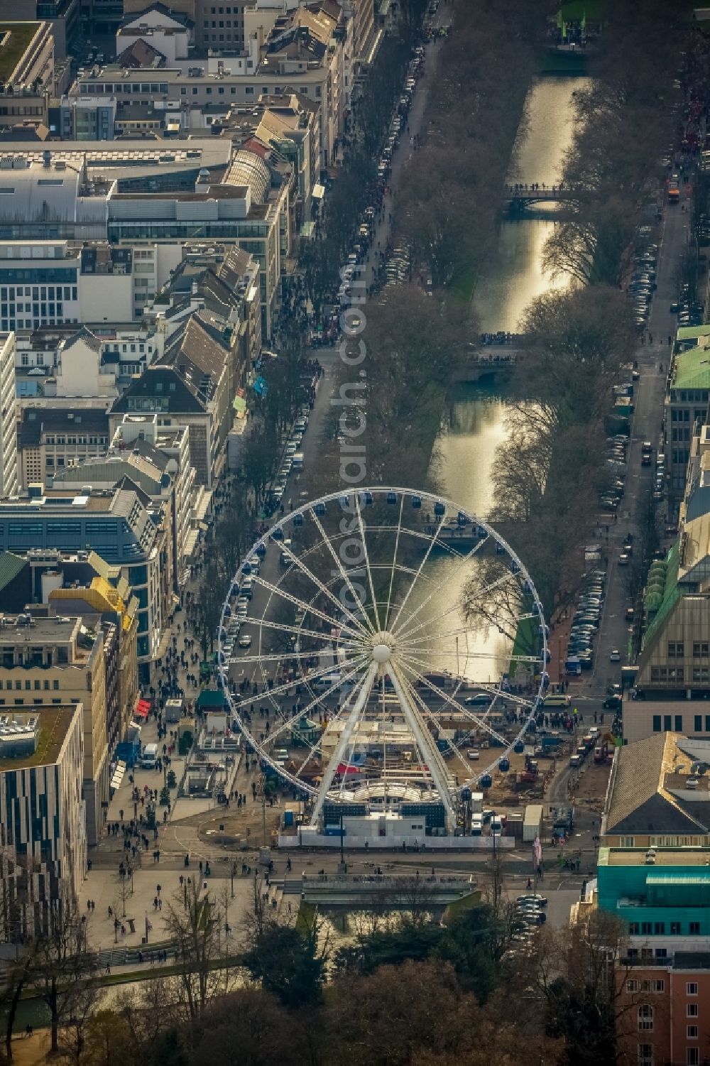 Aerial photograph Düsseldorf - Ferris Wheel on Koenigsallee in Duesseldorf in the state North Rhine-Westphalia