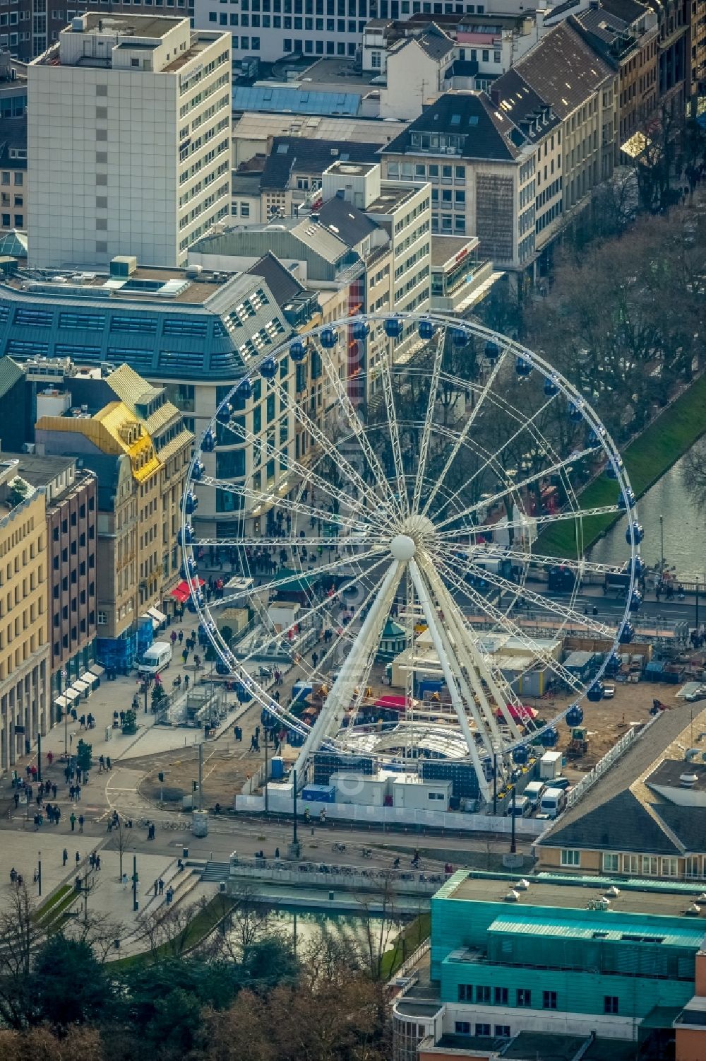 Düsseldorf from above - Ferris Wheel on Koenigsallee in Duesseldorf in the state North Rhine-Westphalia