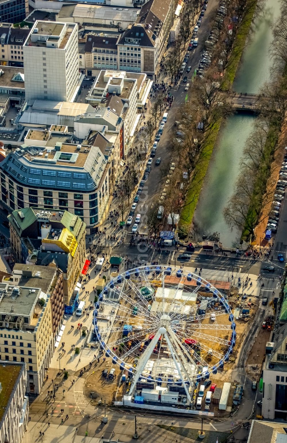 Aerial image Düsseldorf - Ferris Wheel on Koenigsallee in Duesseldorf in the state North Rhine-Westphalia