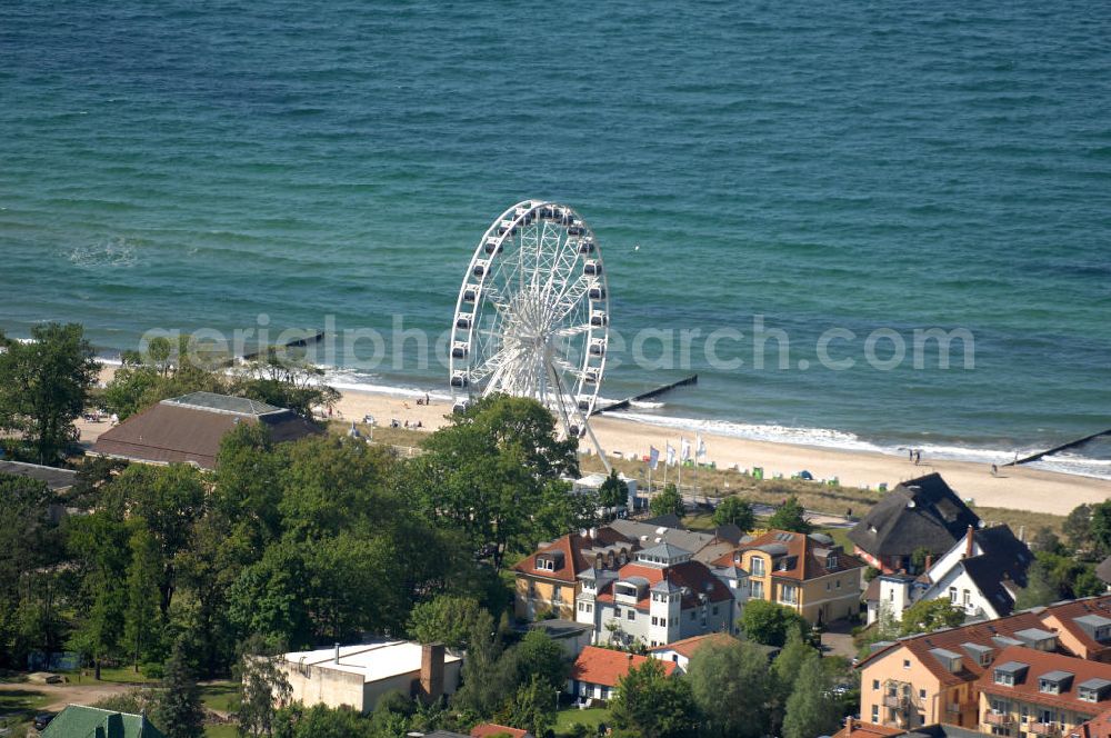 Aerial image Kühlungsborn - Blick auf das Riesenrad am Ostseestrand von Kühlungsborn im Landkreis Bad Doberan in Mecklenburg-Vorpommern. Das moderne transportable Riesenrad steht auf dem Baltic Platz im Stadtzentrum West des Ostseebads Kühlungsborn, das der größte Bade- und Erholungsort Mecklenburgs ist. Das Riesenrad des Schweizer Herstellers ist mit 29 geschlossenen und klimatisierten Gondeln ausgestattet und bietet bis zu 8 Personen Platz. Kontakt: World Tourist Attractions Germany GmbH, Tel. +49 (0)38293/417779; Konstruktionsfirma Ronald Bussink AG, Tel. +41 (0)71 7800800