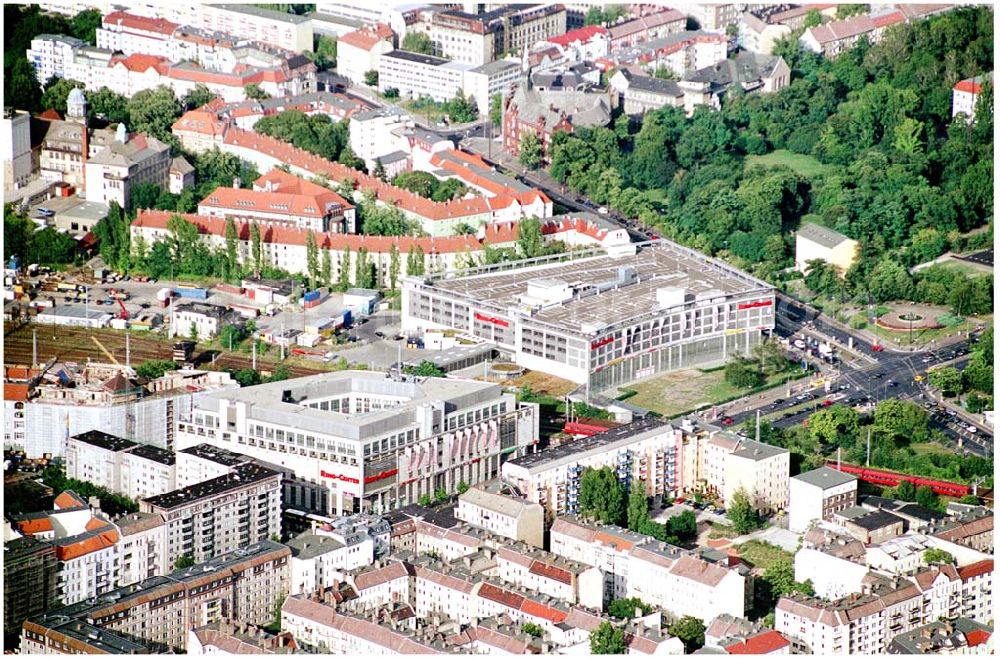 Berlin from above - 22.08.2004, Blick auf das Ring-Center in Berlin Friedrichshain Ring Center, Frankfurter Allee 111, 10247 Berlin Tel.: 030 / 422 647 0, Fax: 030 / 422 647 29 ECE Projektmanagement G.m.b.H. & Co. KG, Vermietung Heegbarg 30, 22391 Hamburg Telefon (040) 60 60 6-701, Telefax (040) 60 60 6-777 E-Mail shop@ece.de