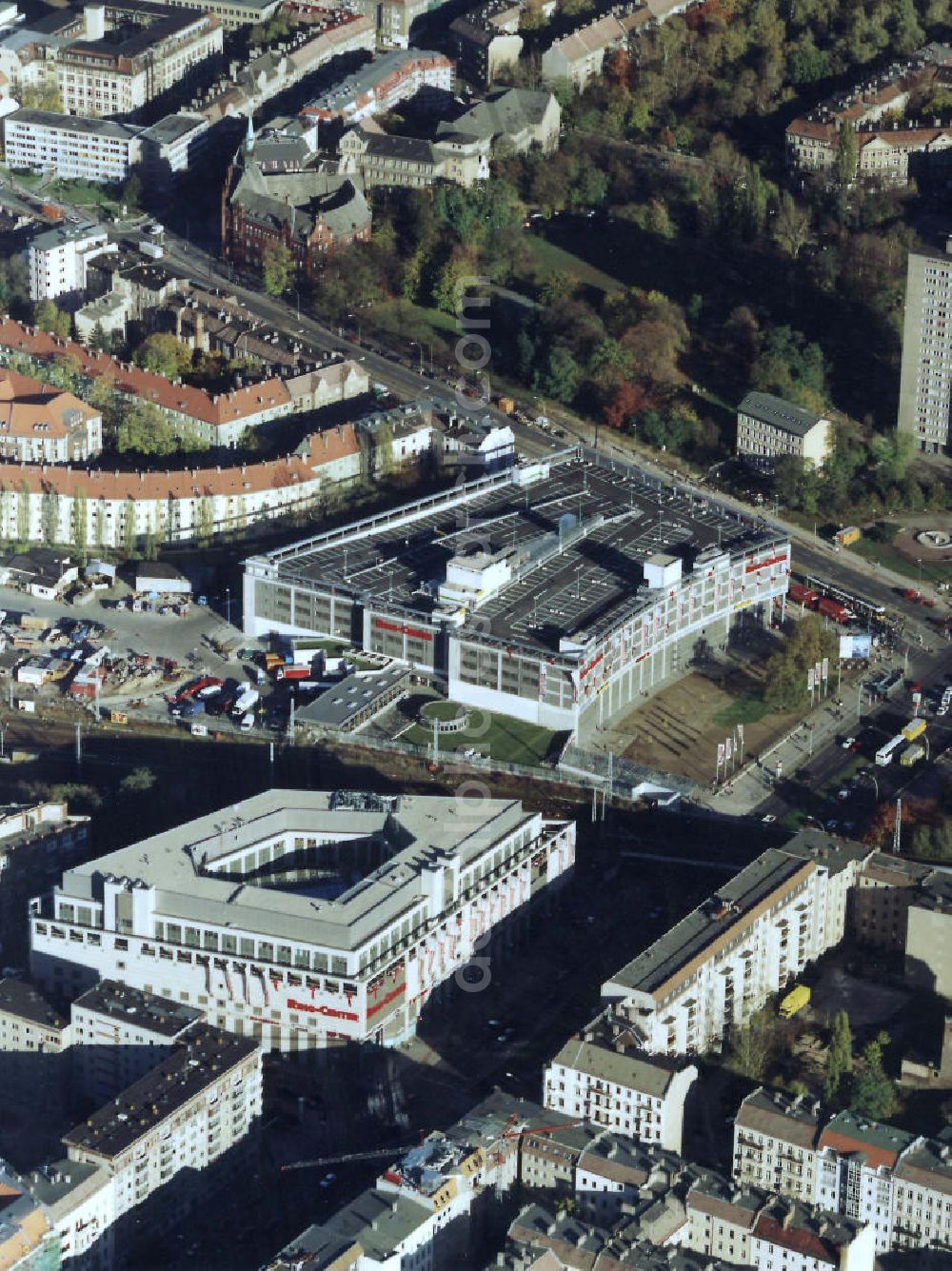 Berlin - Lichtenberg from above - Ring-Center II der ECE Hamburg nach der Eröffnung des zweiten Bauabschnittes an der Frankfurter Allee in Berlin.