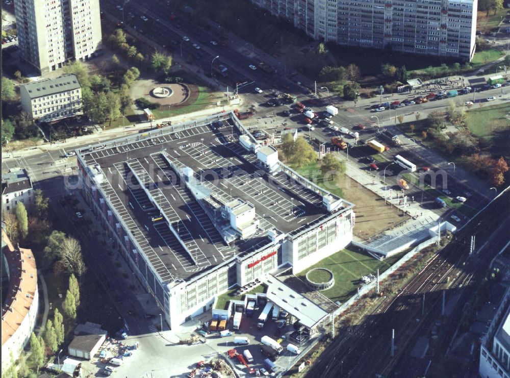 Aerial image Berlin - Lichtenberg - Ring-Center II der ECE Hamburg nach der Eröffnung des zweiten Bauabschnittes an der Frankfurter Allee in Berlin.