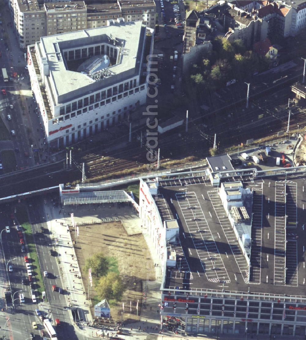 Berlin - Lichtenberg from the bird's eye view: Ring-Center II der ECE Hamburg nach der Eröffnung des zweiten Bauabschnittes an der Frankfurter Allee in Berlin.