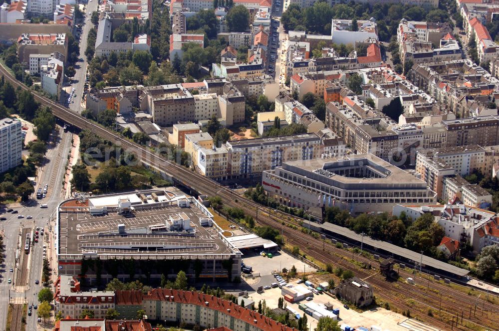 Berlin from above - Blick auf das Berliner Ring-Center an der Frankfurter Allee, welches aus mehreren Teilgebäuden besteht und sich getrennt durch den S-Bahnhof Frankfurter Allee auf die 2 Berliner Bezirke Lichtenberg und Friedrichshain-Kreuzberg verteilt. Es ist ein Projekt der ECE Promanagement GmbH & Co. KG. Im Hintergrund ist eine Häuserreihe zu sehen, die sich an der Scharnweberstraße entlangzieht während sich die Straße links im Bild aus den 2 Abschnitten der Möllendorfstraße und der Gürtelstraße zusammensetzt. Kontakt: