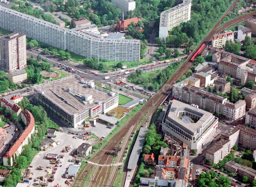 Berlin - Friedrichhain from the bird's eye view: Ringcenter der ECE Hamburg an der Frankfurter Allee in Berlin - Friedrichshain BERLIN 16.Mai 2002