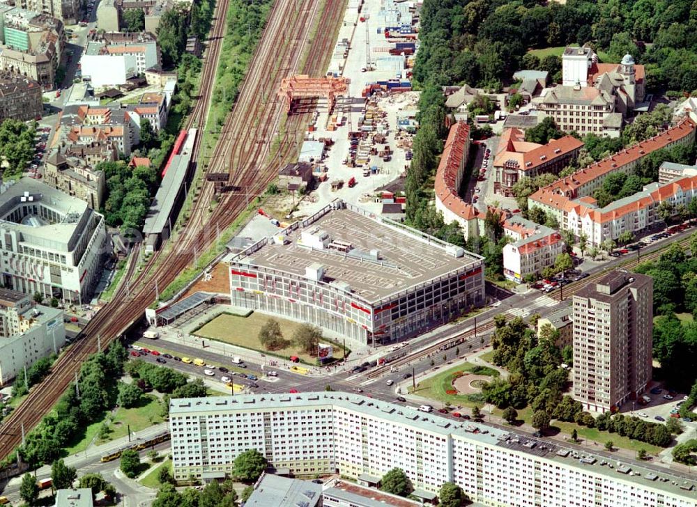 Berlin - Friedrichshain from above - Ringcenter 2 der ECE-Projekt GmbH HH an der Frankfurter Allee in Berlin - Friedrichshain.