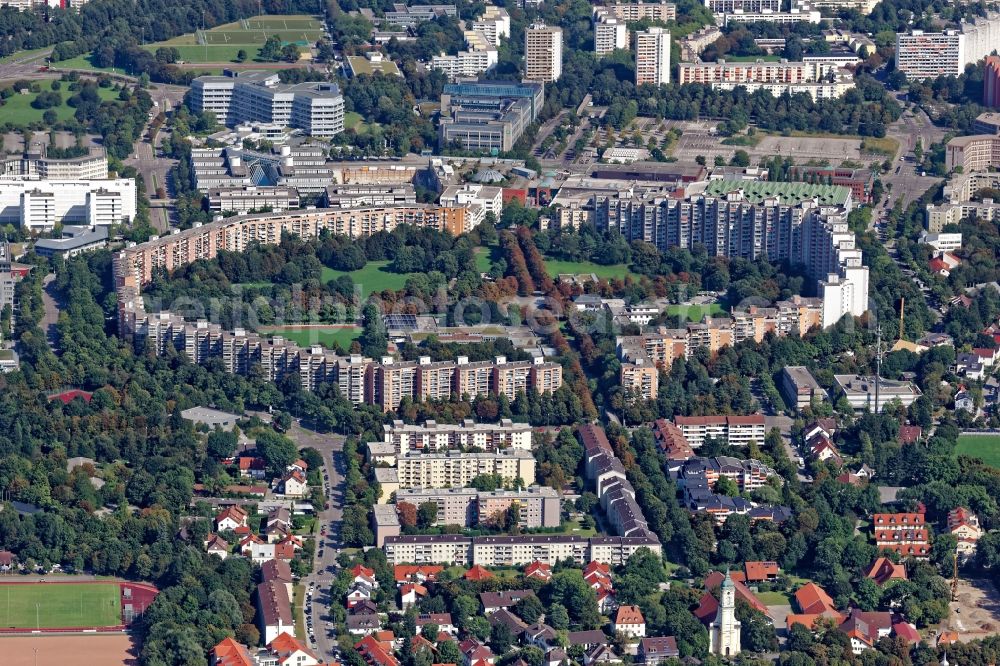 Aerial photograph München - Ring-shaped high-rise multi-family house settlement in Munich Neuperlach in the state of Bavaria. The so-called Wohnring encircles the Theodor-Heuss-Platz and was designed by the architects Bernt Lauter and Manfred Zimmer