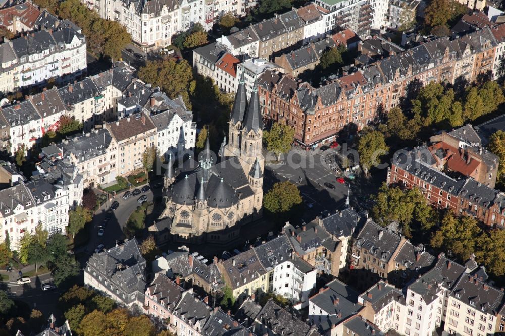 Aerial photograph Wiesbaden - View at the built in neo-Romanesque style ring church at the Kaiser-Friedrich-Ring in Wiesbaden in the state of Hesse