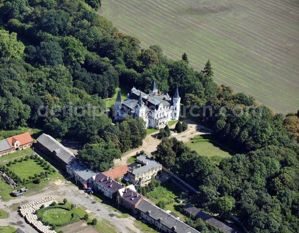 Aerial image Posadowo - Das Rittergut Posadowo in Posadowo in der Wiowodschaft Großpolen, Polen. Es gehört schon seit Jahrhunderten der adligen polnischen Familie von Lacki. Manor Posadowo in Posadowo in the Greater Poland Voivodeship, Poland. Since centuries it is the property of the aristocratic polish family von Lacki.