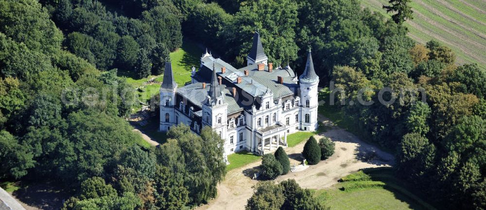 Aerial photograph Posadowo - Das Rittergut Posadowo in Posadowo in der Wiowodschaft Großpolen, Polen. Es gehört schon seit Jahrhunderten der adligen polnischen Familie von Lacki. Manor Posadowo in Posadowo in the Greater Poland Voivodeship, Poland. Since centuries it is the property of the aristocratic polish family von Lacki.