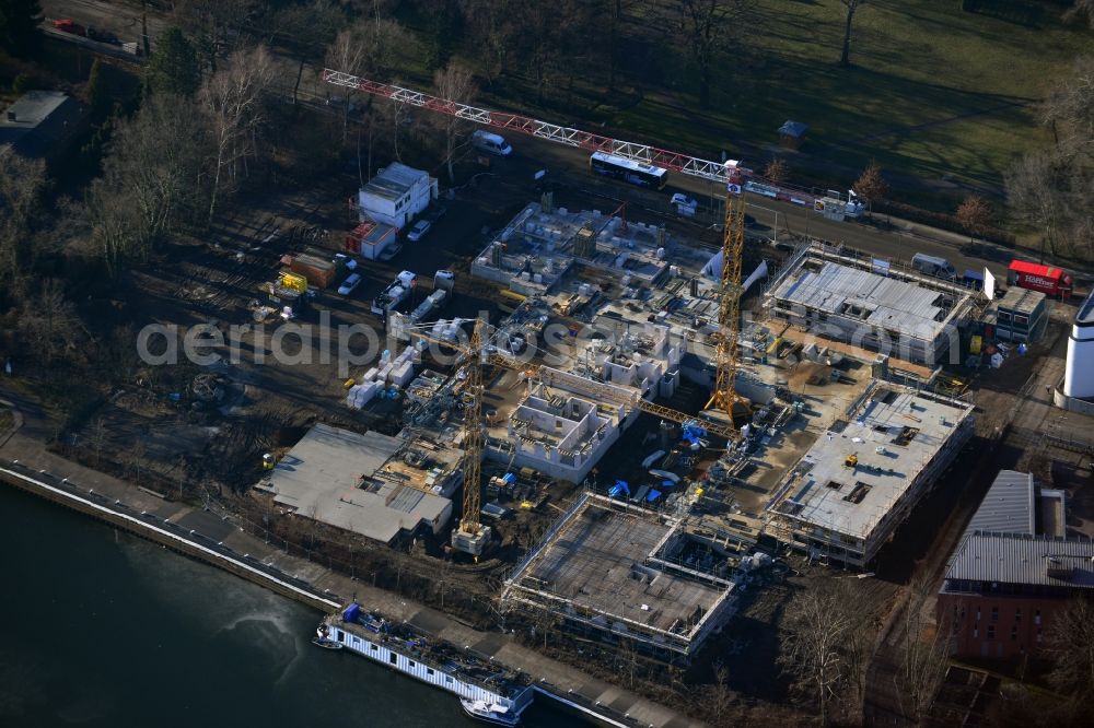 Berlin from the bird's eye view: The STRATEGIS AG builds on the peninsula Stralau in Berlin-Friedrichshain Tunnelstraße 48-49 under the project name Riverside - Living on the Spree quality living space. During the construction phase II cut into 6 multi-family homes