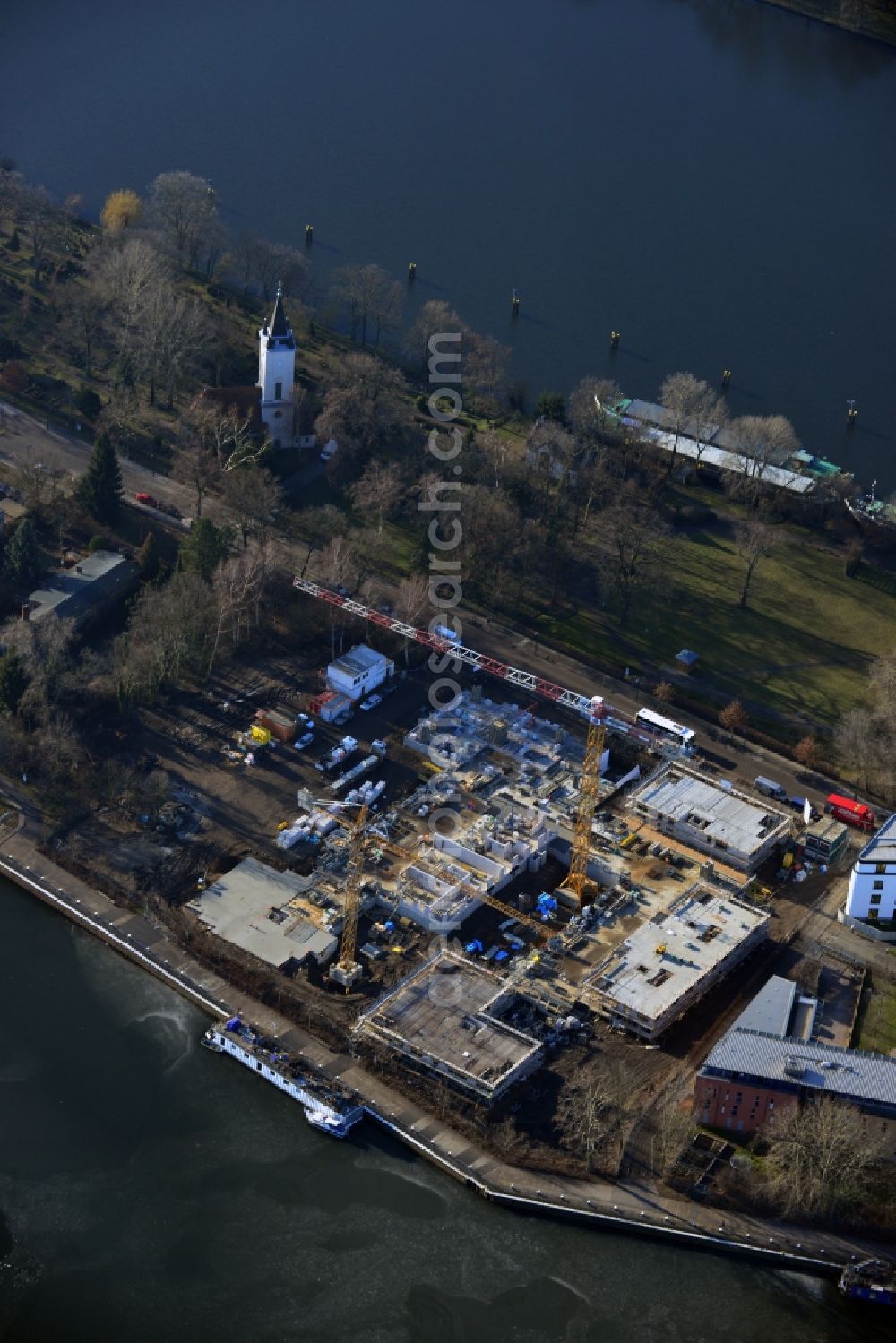 Aerial image Berlin - The STRATEGIS AG builds on the peninsula Stralau in Berlin-Friedrichshain Tunnelstraße 48-49 under the project name Riverside - Living on the Spree quality living space. During the construction phase II cut into 6 multi-family homes