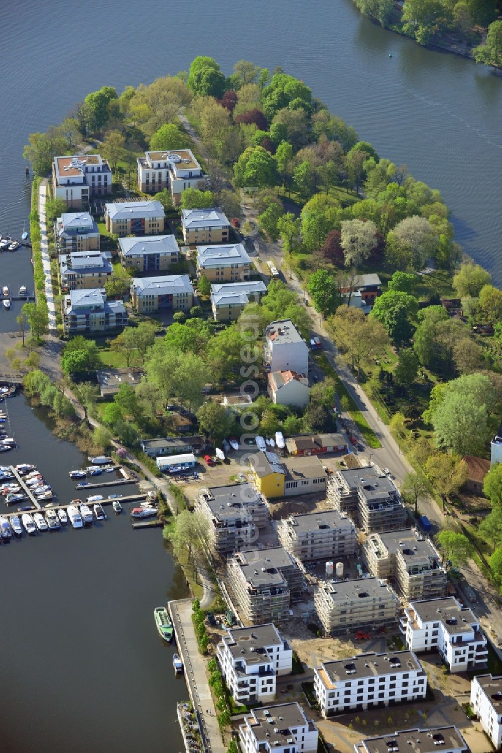 Aerial image Berlin, Friedrichshain, Stralau - The STRATEGIS AG builds on the peninsula Stralau in Berlin-Friedrichshain Tunnelstrasse 48-49 under the project name Riverside - Living on the Spree quality living space