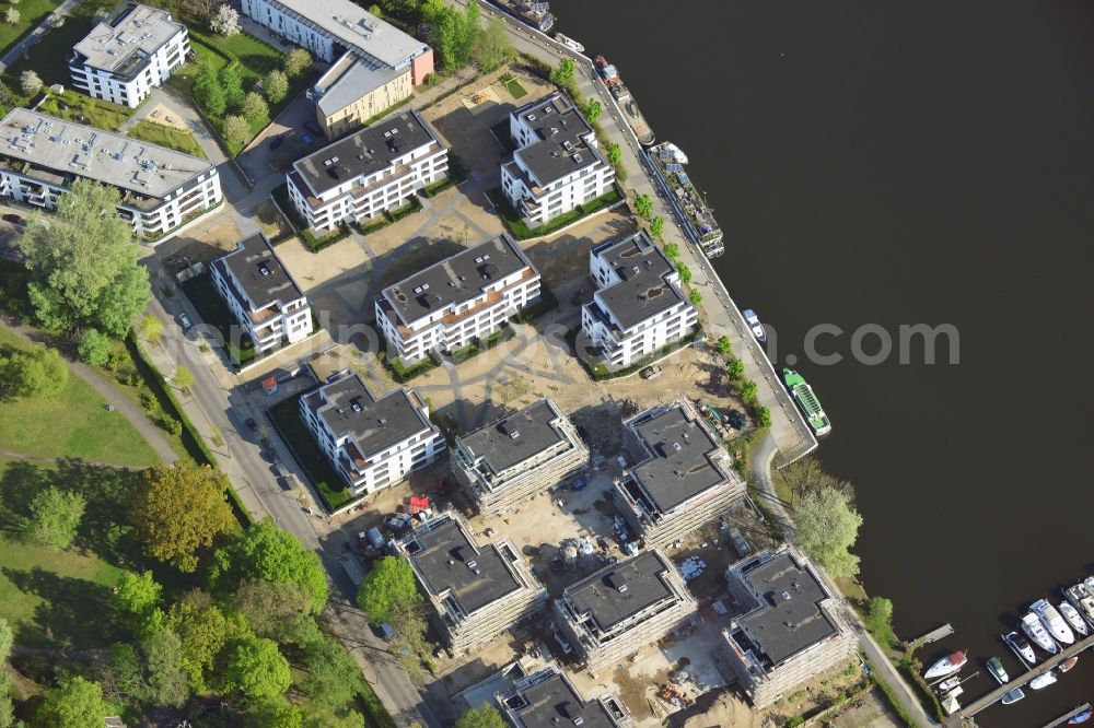 Aerial photograph Berlin, Friedrichshain, Stralau - The STRATEGIS AG builds on the peninsula Stralau in Berlin-Friedrichshain Tunnelstrasse 48-49 under the project name Riverside - Living on the Spree quality living space