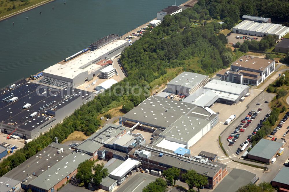 Aerial photograph Kiel - Blick auf das Gelände der Boattec GmbH am Ufer des Nord-Ostsee-Kanal in Kiel in Schleswig-Holstein / SH, Kontakt: