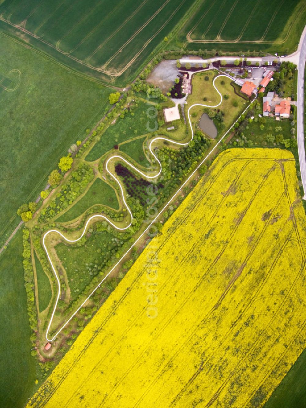 Oderwitz from above - Die Rodelbahn Oberoderwitz am Spitzberg in der Oberlausitz / Sachsen. The luge / toboggan run Oberoderwitz at the montain Spitzberg in the upper Lusatia / Saxony.