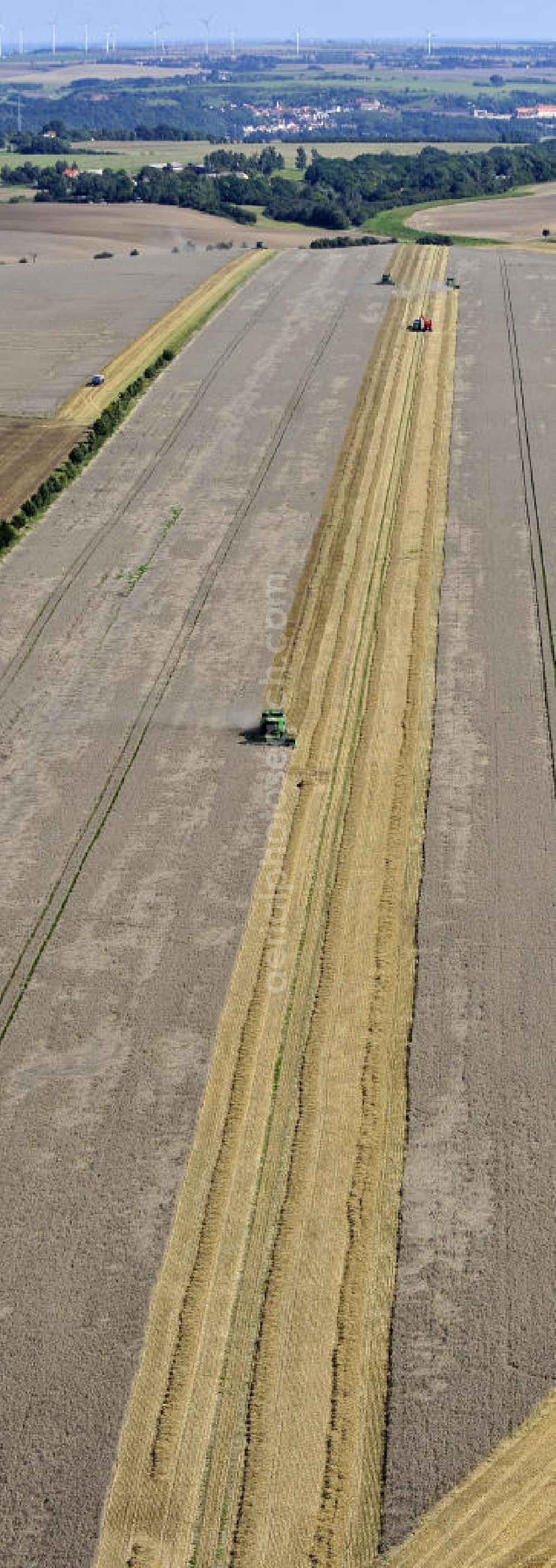 Aerial photograph Beesenstedt - Mähdrescher beim Einsatz zur Herbsternte. Roggenernte in der Nähe von Beesenstedt. Harvest of rye near Beesenstedt.