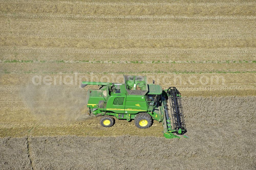 Aerial photograph Beesenstedt - Mähdrescher beim Einsatz zur Herbsternte. Roggenernte in der Nähe von Beesenstedt. Harvest of rye near Beesenstedt.