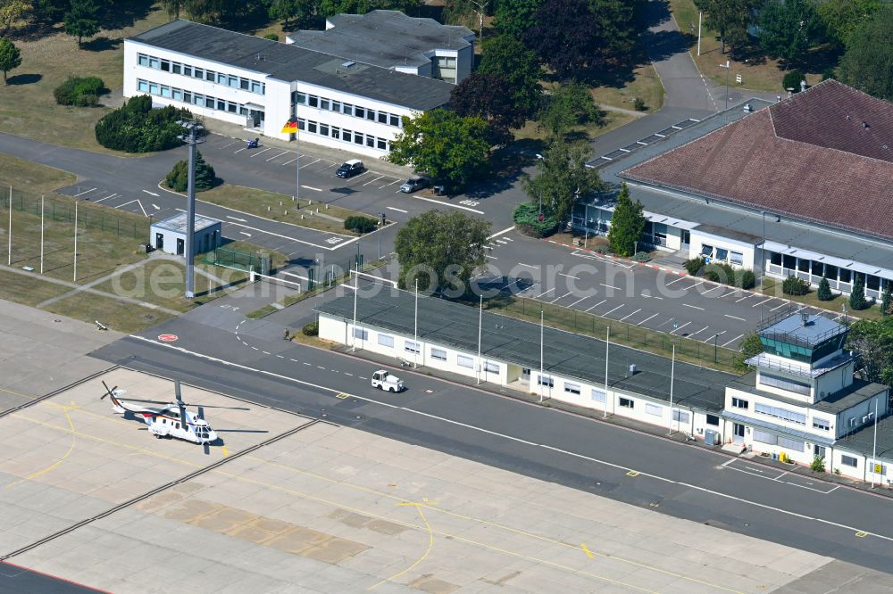 Aerial image Berlin - Parking areas, runway and apron of the Bmvg Air Force - the military part of the branch office on Avenue Jean Mermoz of the airport in the Tegel district of Berlin, Germany