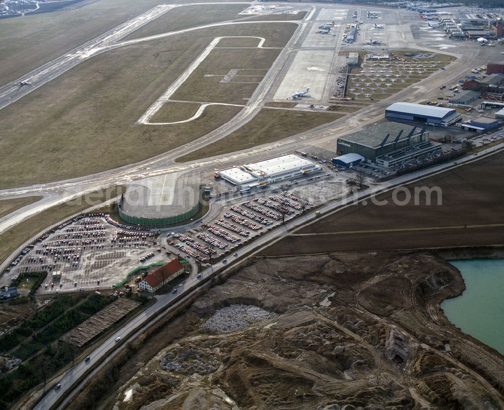 Aerial image München - Runway and apron Franz-Josef-Strauss of the airport in the district Trudering-Riem in Munich in the state Bavaria, Germany