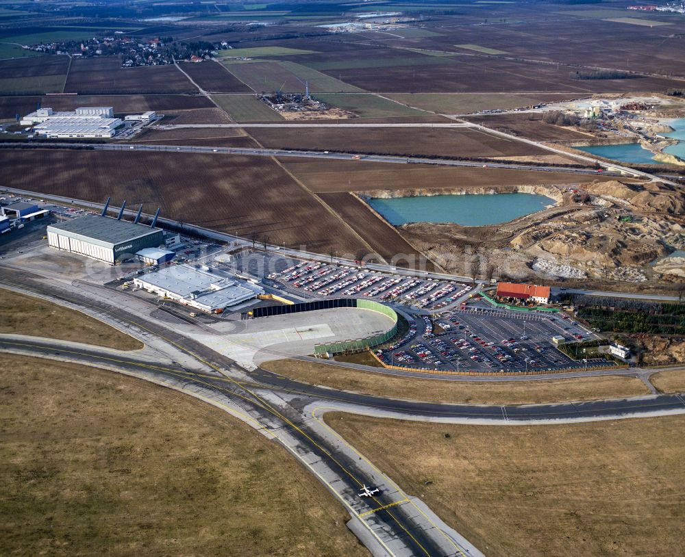 Aerial photograph München - Runway and apron Franz-Josef-Strauss of the airport in the district Trudering-Riem in Munich in the state Bavaria, Germany