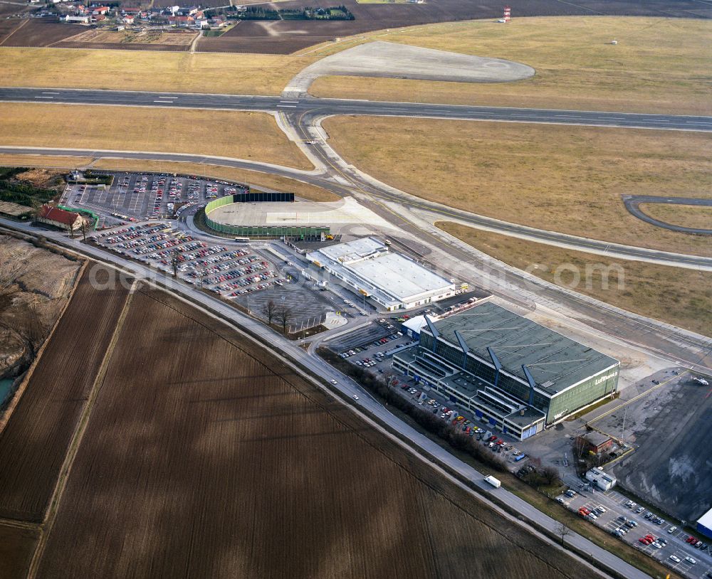 München from the bird's eye view: Runway and apron Franz-Josef-Strauss of the airport in the district Trudering-Riem in Munich in the state Bavaria, Germany