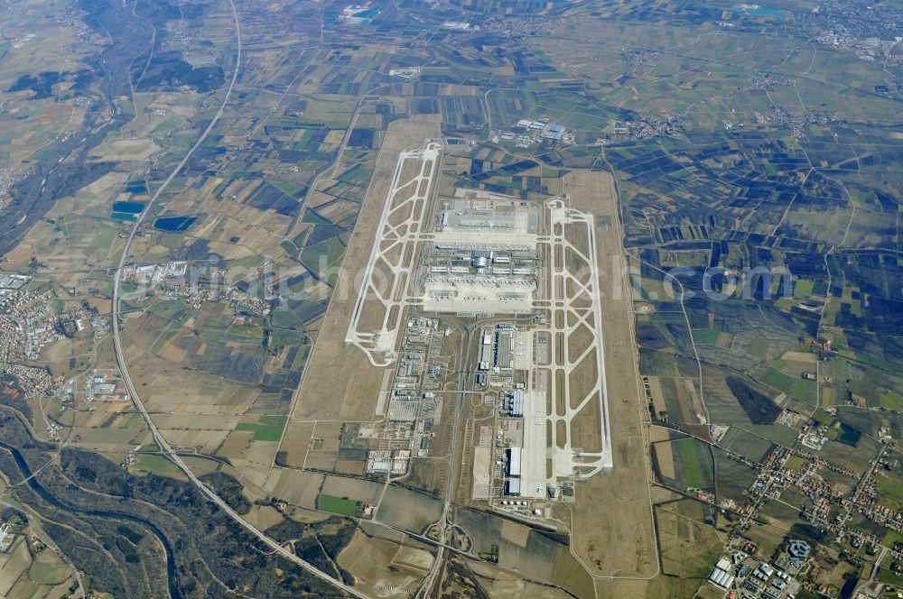 Aerial image München - Taxiways, takeoff and landing paths at the airport in Munich, Bavaria