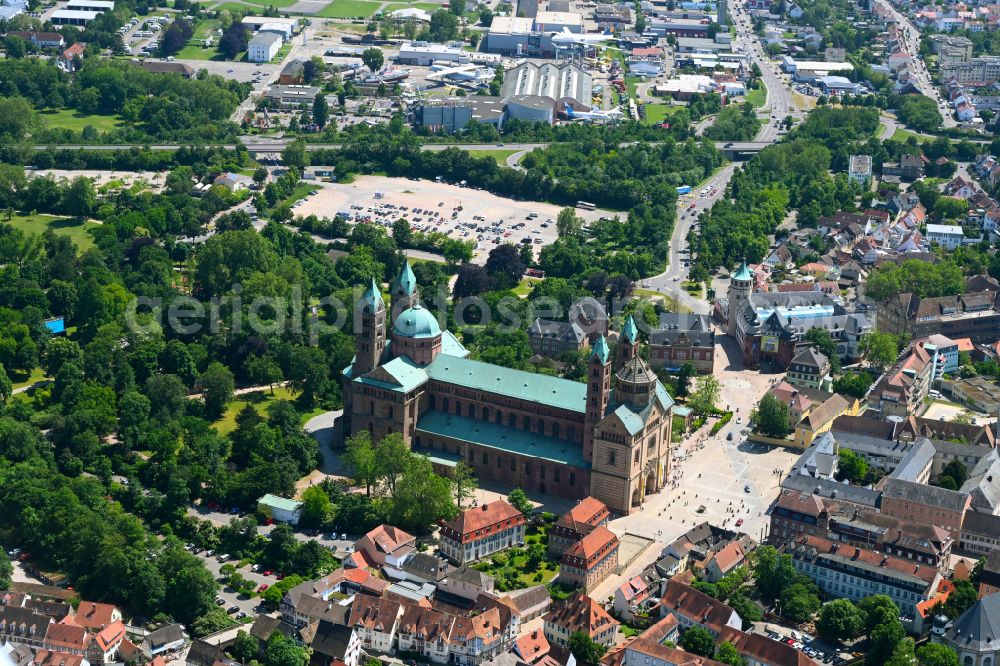 Speyer from the bird's eye view: Romanic Cathedral Dom zu Speyer on place Domplatz in Speyer in the state Rhineland-Palatinate, Germany