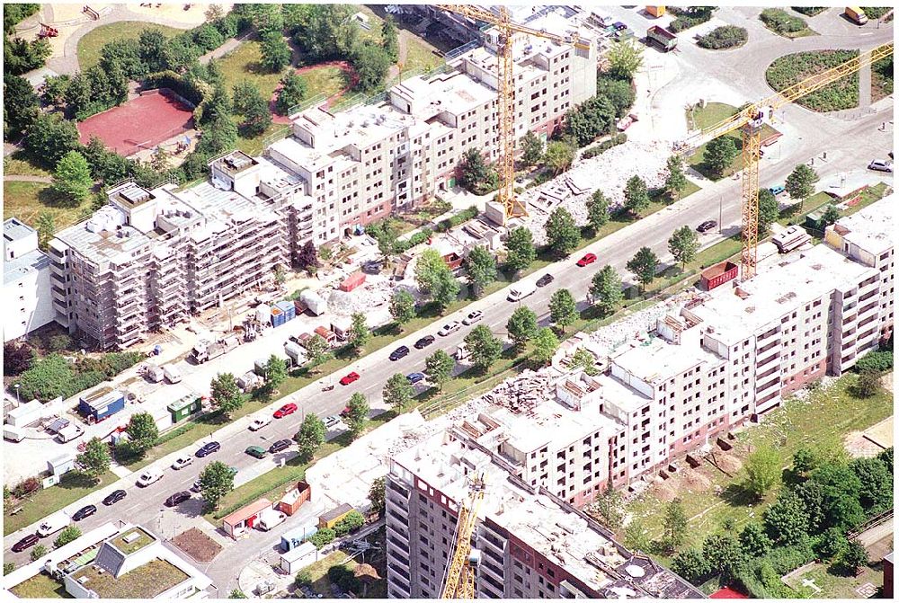 Aerial image Berlin-Marzahn - Blick auf Abrißbaustellen in der Wohnsiedlung Havemannstraße - Rosenbecker Straße / Eichhorster Straße in Berlin-Marzahn / Ahrensfelde. Ein Projekt der DEGEWO / WBG Marzahn. Baufirmen: