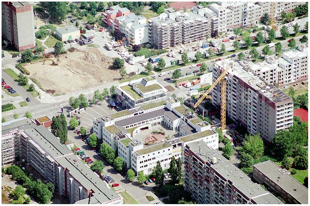 Berlin-Marzahn from the bird's eye view: Blick auf Abrißbaustellen in der Wohnsiedlung Havemannstraße - Rosenbecker Straße / Eichhorster Straße in Berlin-Marzahn / Ahrensfelde. Ein Projekt der DEGEWO / WBG Marzahn. Baufirmen: