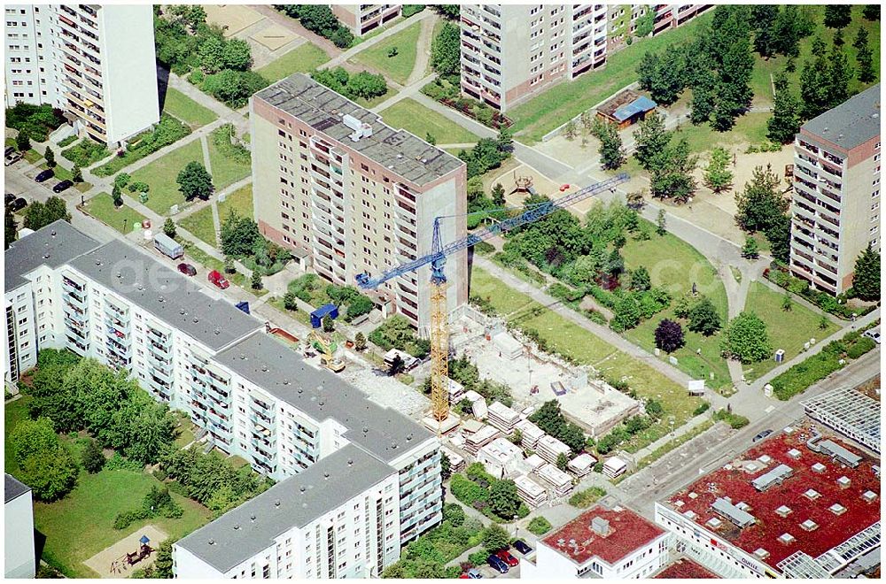 Aerial image Berlin-Marzahn - Blick auf Abrißbaustellen in der Wohnsiedlung Havemannstraße - Rosenbecker Straße / Eichhorster Straße in Berlin-Marzahn / Ahrensfelde. Ein Projekt der DEGEWO / WBG Marzahn. Baufirmen: