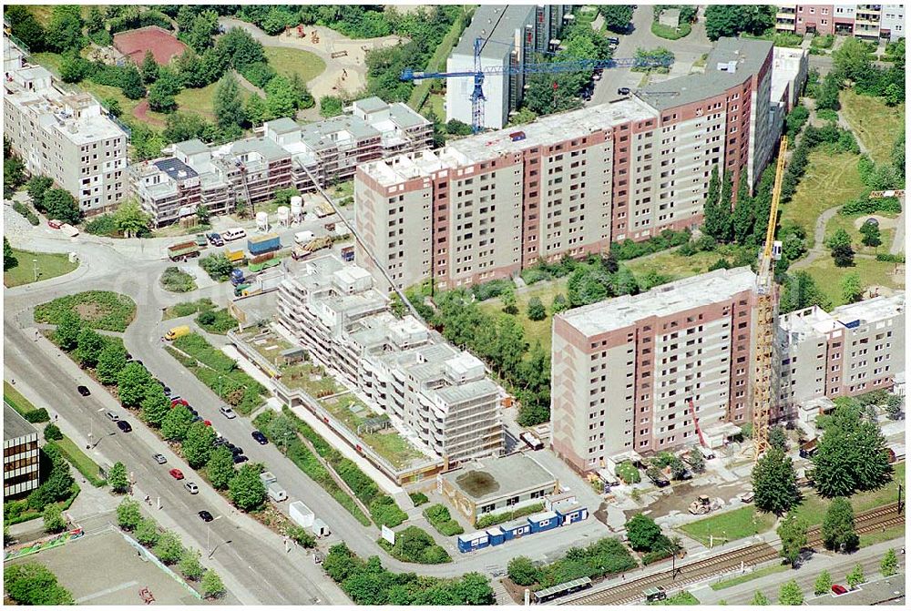 Berlin-Marzahn from above - Blick auf Abrißbaustellen in der Wohnsiedlung Havemannstraße - Rosenbecker Straße / Eichhorster Straße in Berlin-Marzahn / Ahrensfelde. Ein Projekt der DEGEWO / WBG Marzahn. Baufirmen: