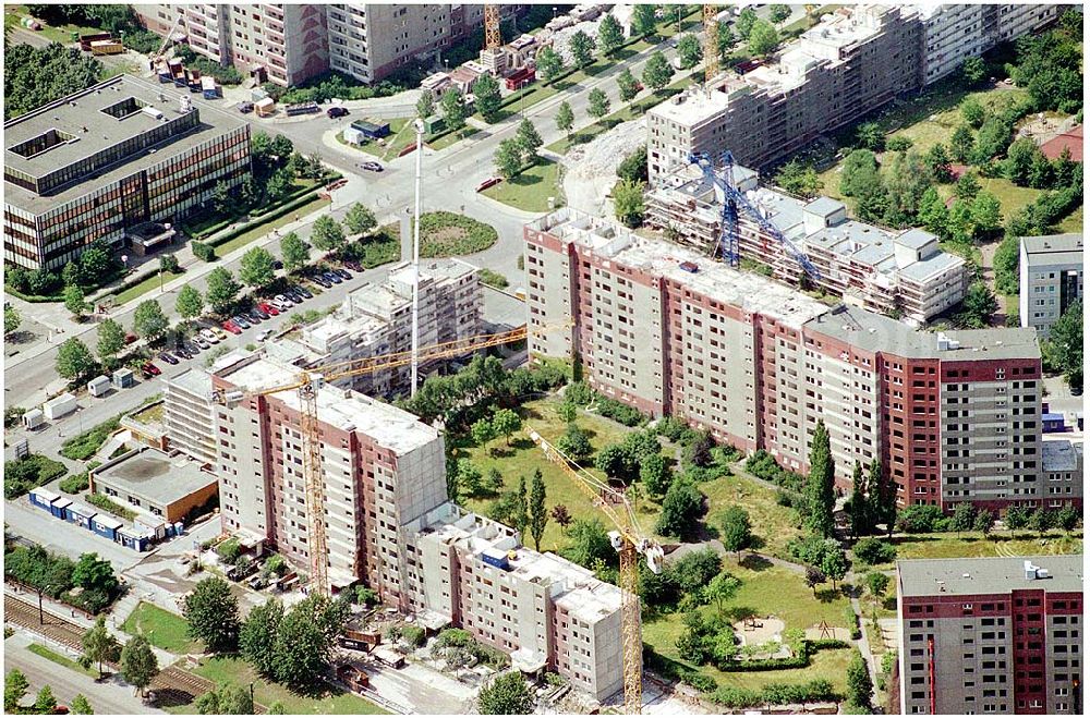 Aerial image Berlin-Marzahn - Blick auf Abrißbaustellen in der Wohnsiedlung Havemannstraße - Rosenbecker Straße / Eichhorster Straße in Berlin-Marzahn / Ahrensfelde. Ein Projekt der DEGEWO / WBG Marzahn. Baufirmen: