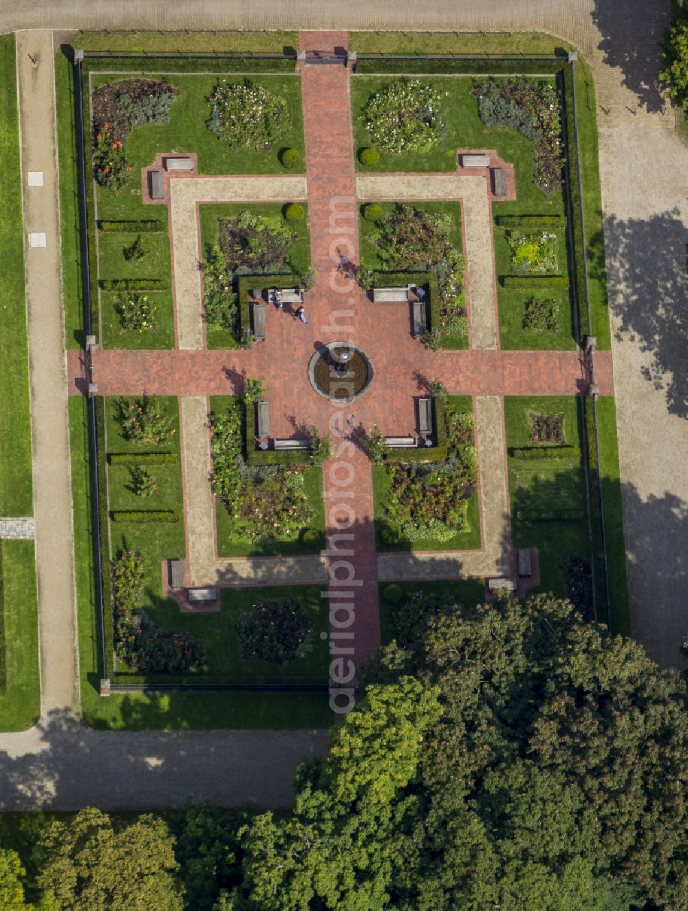 Aerial photograph Moers - The castle Moers, a museum and theatre, at the street Kastellstraße in Moers in North Rhine-Westphalia