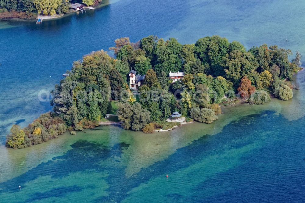 Aerial photograph Feldafing - The Rose Island in Lake Starnberg in the district Woerth belongs to the municipality Feldafing in in the state Bavaria. On the island, the former summer residence of King Maximilian II with the Rosarium. Underwater Archaeological Finds belong to the UNESCO World Heritage Site