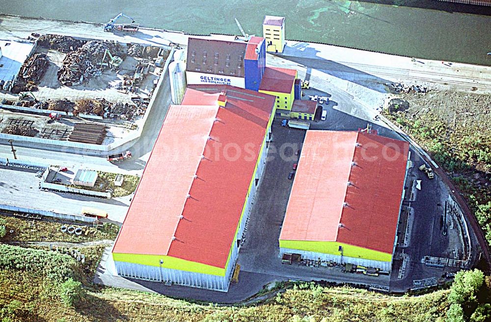 Aerial image Roßlau / Sachsen-Anhalt - Roßlau / Sachsen-Anhalt Blick auf die Firma Geltinger Silo in Roßlau an der Elbe Adresse: GELTINGER Agrarhandel Industriehafen 06862 Roßlau (Elbe)* Tel.: (034901) 889-0 Fax:(034901) 88925 03.09.2003