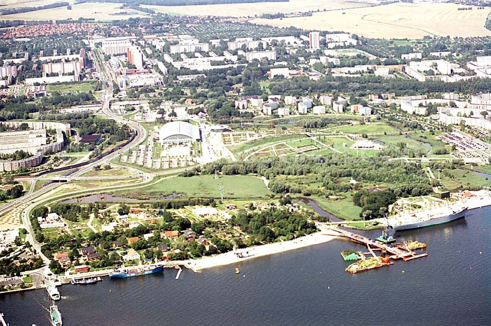 Aerial photograph Rostock / Mecklenburg Vorpommern - Rostock / Mecklenburg Vorpommern Gelände der 9A ( internationale Gartenbauausstellung in Rostock) *Schwimmende Gärten (karge Insel, grüne Insel, Blüteninsel) *Traditionsschiff (Gastronomie, Schifffahrtsmuseum)