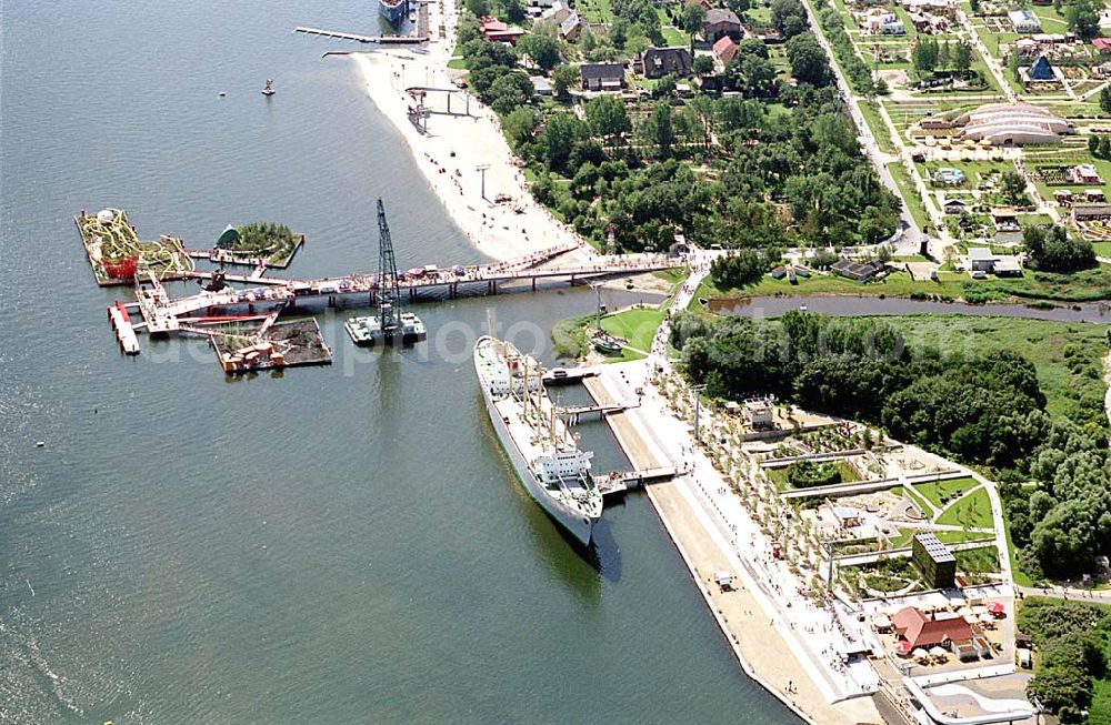 Aerial photograph Rostok / Mecklenburg Vorpommern - Rostok / Mecklenburg Vorpommern Gelände der IGA ( internationale Gartenbauausstellung in Rostok) *Schwimmende Gärten (karge Insel, grüne Insel, Blüteninsel) *Traditionsschiff (Gastronomie, Schifffahrtsmuseum)