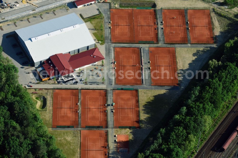 Potsdam from the bird's eye view: Tennis court sports field of Potsdamer Tennisclub Rot-Weiss e.V. on Sophie-Alberti-Strasse in Potsdam in the state Brandenburg, Germany