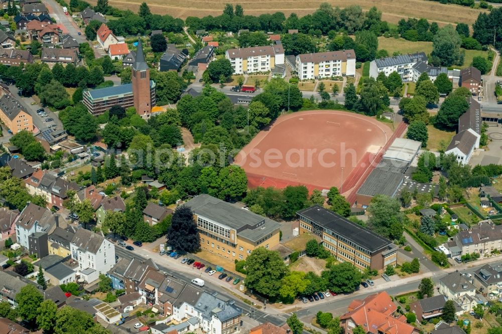 Dorsten from the bird's eye view: Sports field of school Dietrich-Bonhoeffer-Schule on Marler Strasse in the district Feldmark in Dorsten in the state North Rhine-Westphalia, Germany