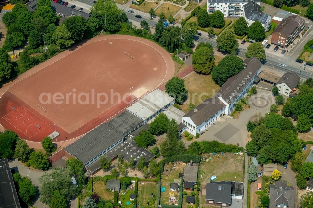 Dorsten from above - Sports field of school Dietrich-Bonhoeffer-Schule on Marler Strasse in the district Feldmark in Dorsten in the state North Rhine-Westphalia, Germany