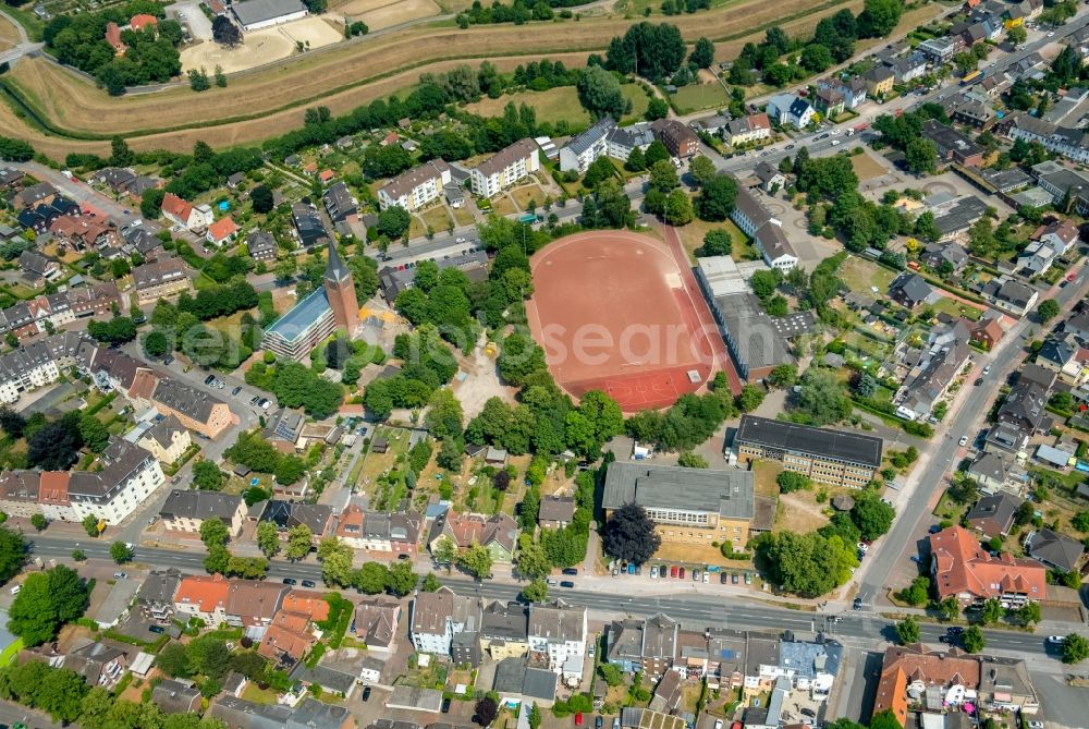 Aerial image Dorsten - Sports field of school Dietrich-Bonhoeffer-Schule on Marler Strasse in the district Feldmark in Dorsten in the state North Rhine-Westphalia, Germany