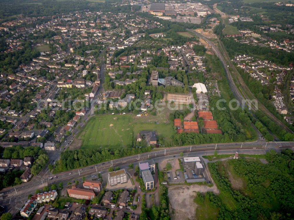 Aerial photograph Bochum - Tennis court sports field Tennisgemeinschaft Friederika e. V. in der Paulstrasse in Bochum in the state North Rhine-Westphalia