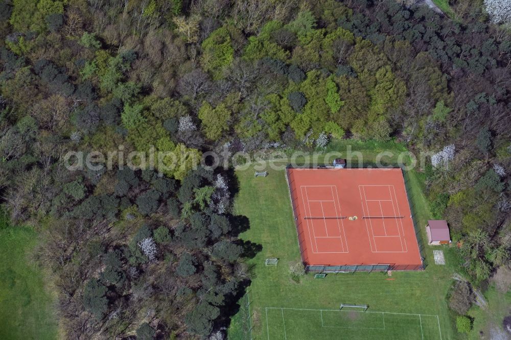 Aerial photograph Dornholzhausen - Tennis court sports field in Dornholzhausen in the state Hesse